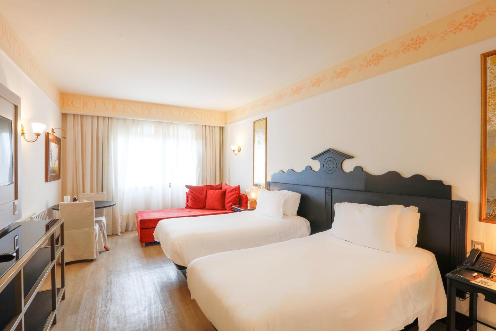 Spa Do Vinho Condominio Vitivinicola Bento Gonçalves Exteriér fotografie A typical room at a Novotel