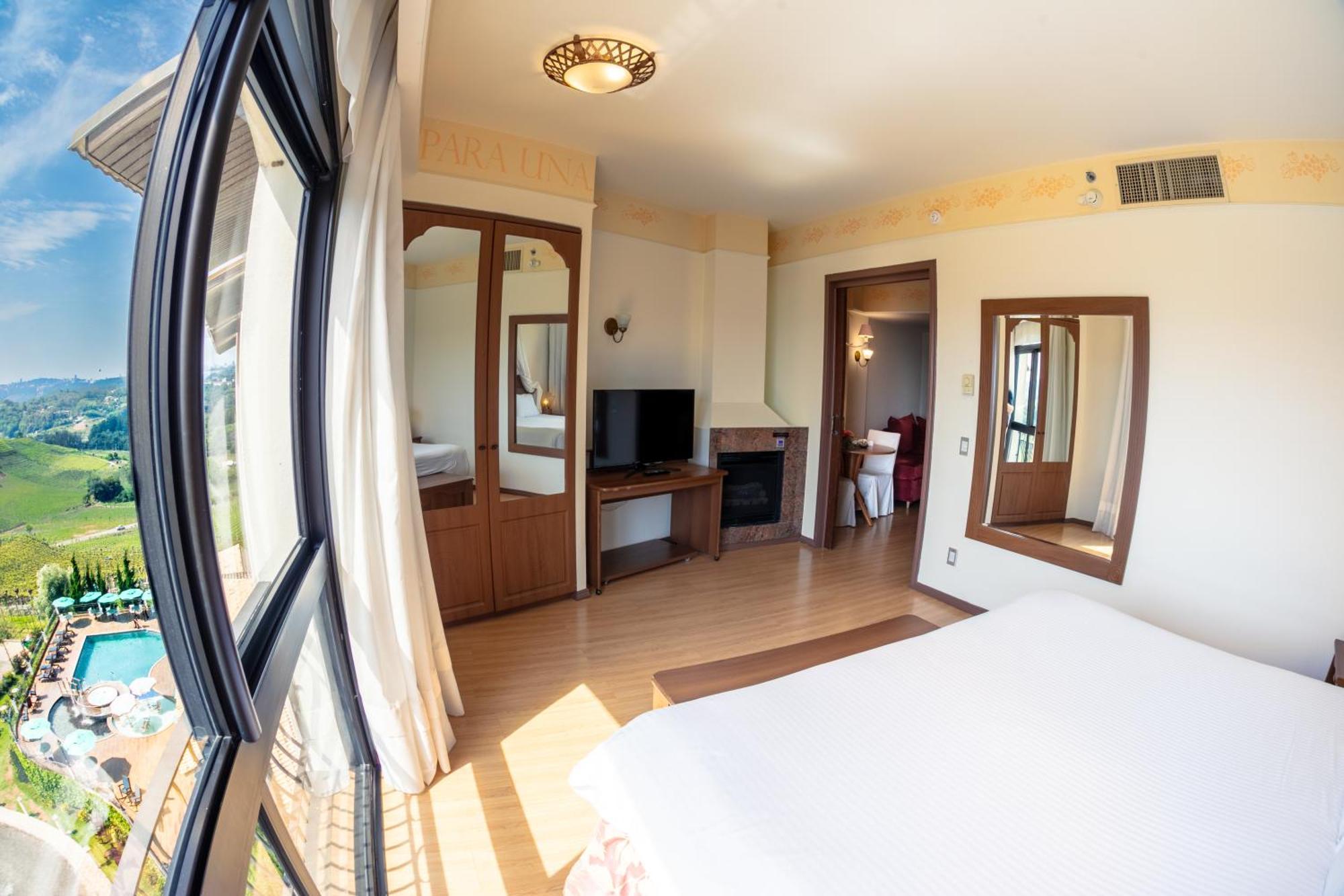 Spa Do Vinho Condominio Vitivinicola Bento Gonçalves Exteriér fotografie A room at the hotel