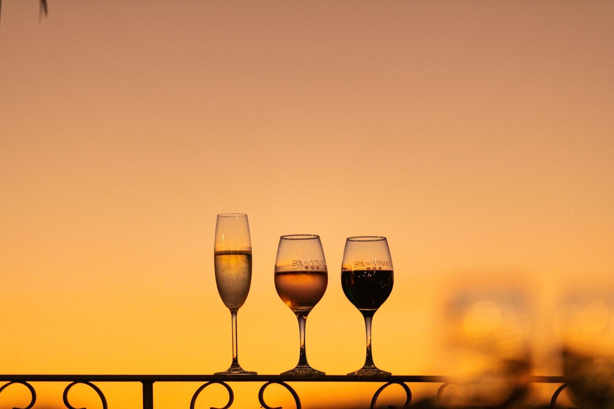 Spa Do Vinho Condominio Vitivinicola Bento Gonçalves Exteriér fotografie Glasses of sherry