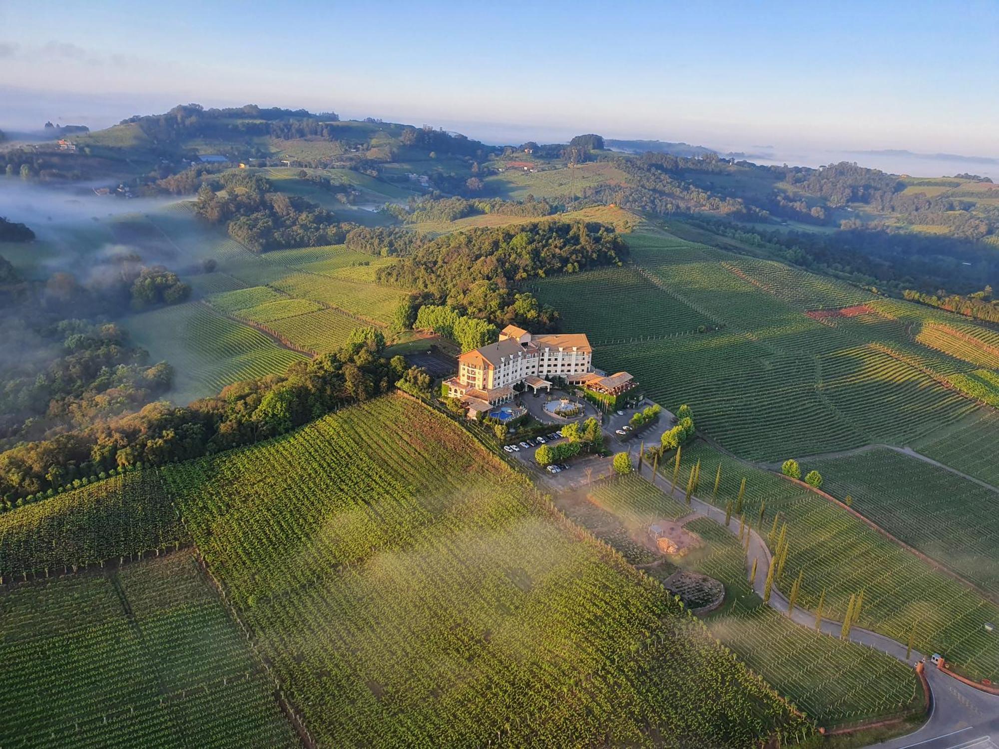 Spa Do Vinho Condominio Vitivinicola Bento Gonçalves Exteriér fotografie Aerial view of the winery